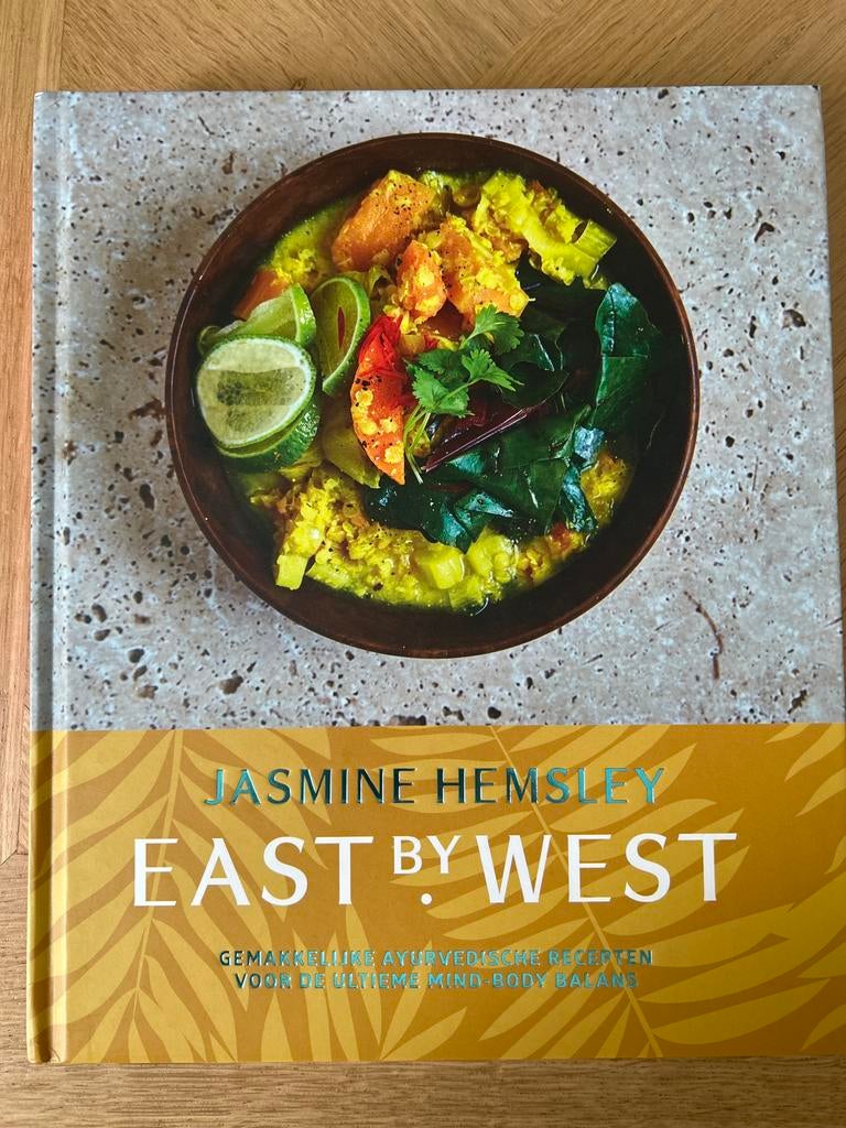 East by West: Ayurvedische recepten voor mind-body balans, Hoofdgerechten, Ophalen of Verzenden, Zo goed als nieuw, Gezond koken