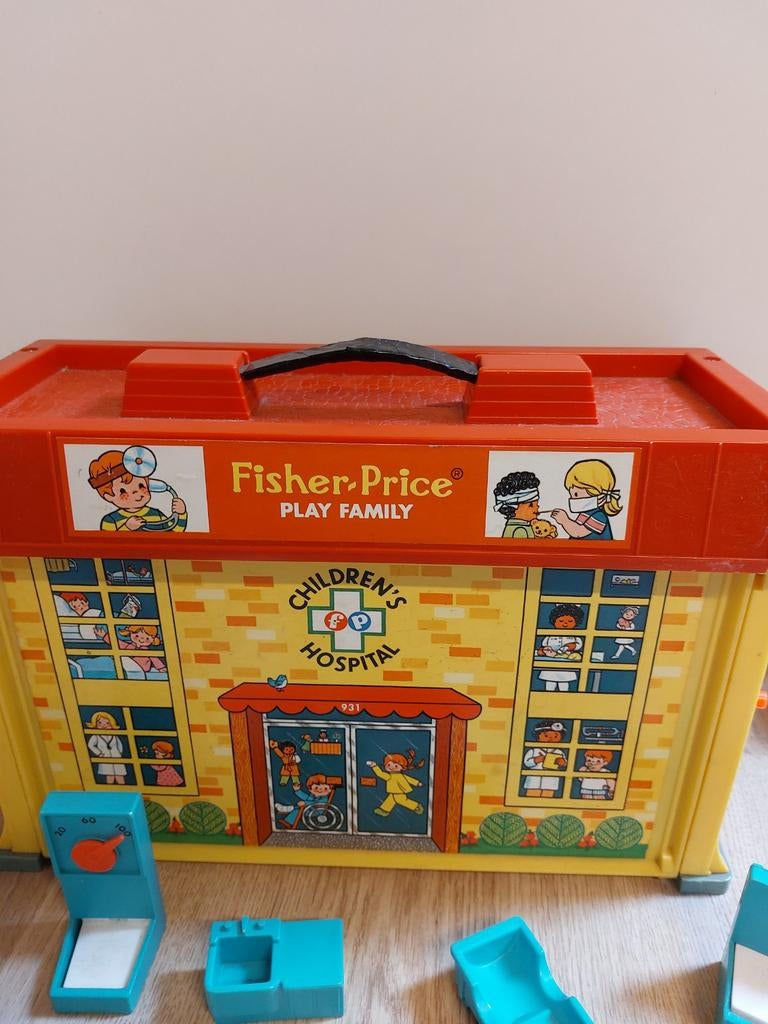 Fisher price play family kinder ziekenhuis, Ophalen of Verzenden