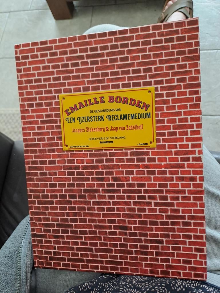 Emaille Borden: Geschiedenis van  ijzersterk reclamemediu, Ophalen of Verzenden, Zo goed als nieuw, Jacques Stakenburg & Jaap van Zadelhoff