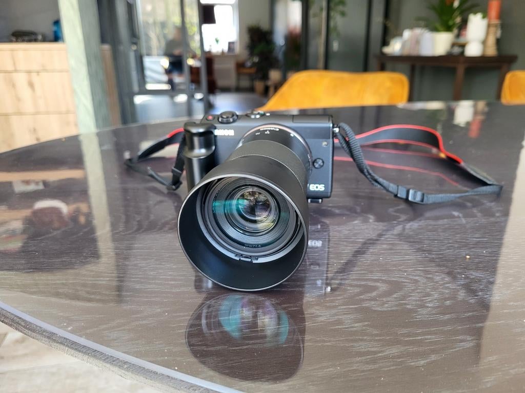 Te koop Canon EOS M100, inclusief: 2 lenzen, Ophalen of Verzenden, Zo goed als nieuw, Canon