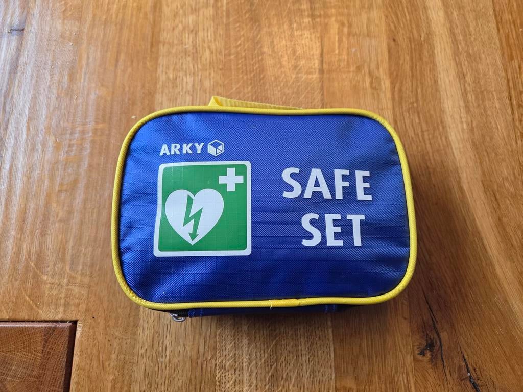 AED safeset Defibrillator ehbo bhv ambulance reanimatie, Nl, Gebruikt, Arky, Ophalen of Verzenden