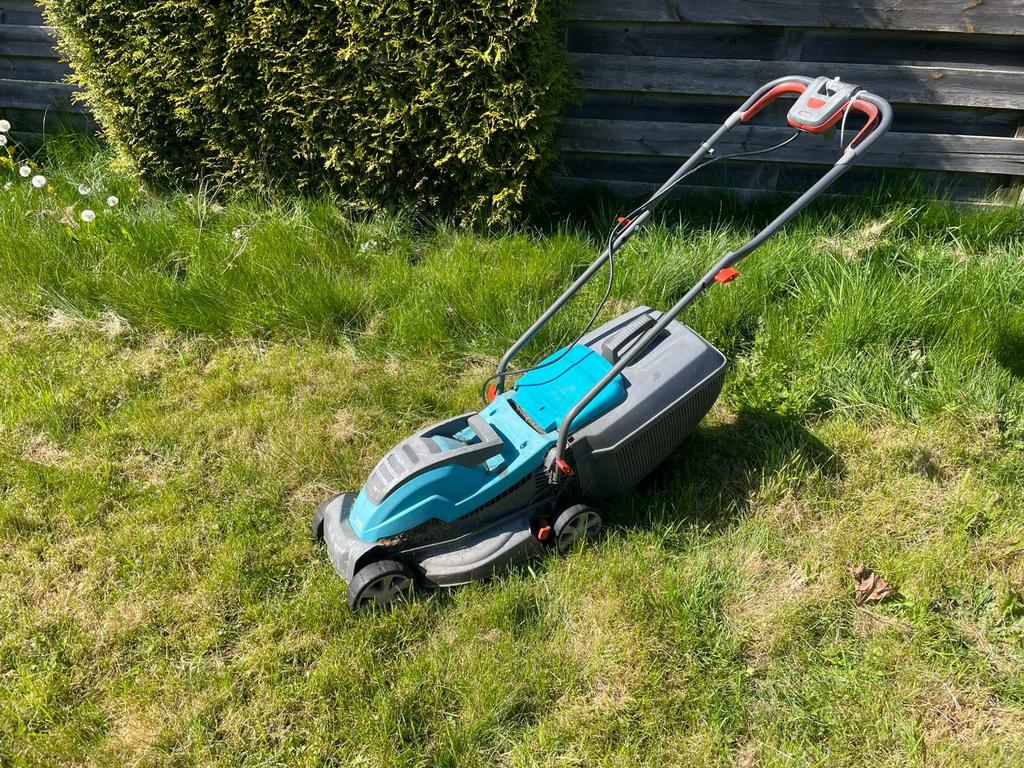 Gratis half kapotte elektrische grasmaaier, Ophalen, Gebruikt, Elektrische grasmaaier, Opvangbak