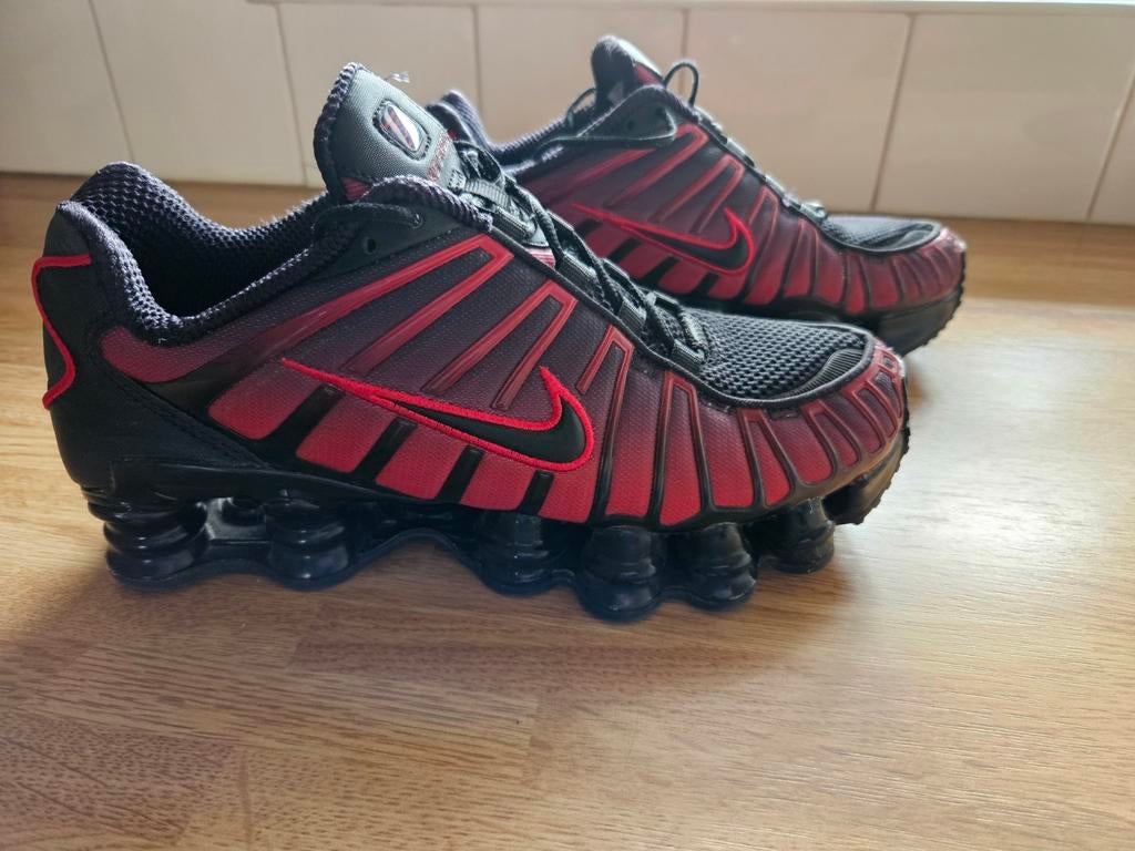 Jongens Nike Shox - Maat 40 - Zwart/Rood - Zo goed als nieuw, Kinderen en Baby's, Kinderkleding | Schoenen en Sokken, Verzenden