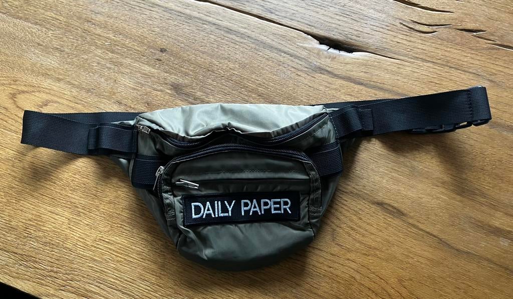 Fanny pack Daily Paper army green NIEUW! (Met kaartje eraan), 30 cm of meer, Ophalen of Verzenden, Groen, Nieuw