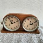 Vintage schaakklok in houten behuizing, Ophalen of Verzenden