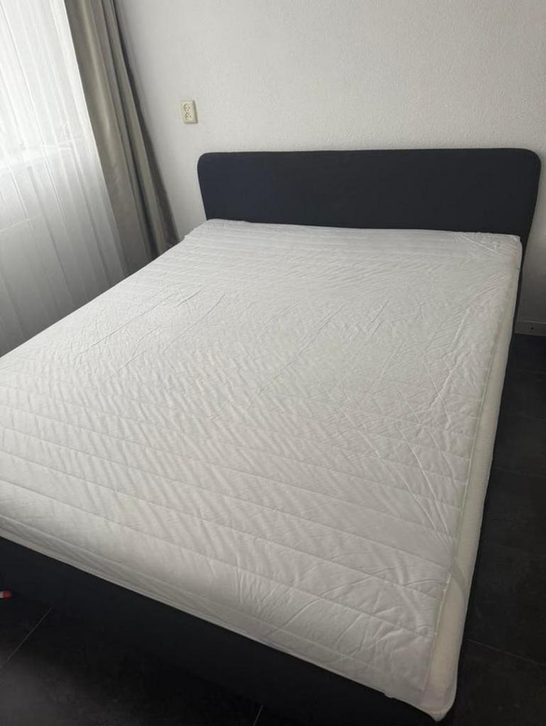 Bed ikea SLATTUM, Huis en Inrichting, Slaapkamer | Boxsprings, Ophalen, Zo goed als nieuw