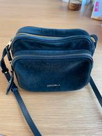 Zwart suede crossbody tas van Coccinelle, Sieraden, Tassen en Uiterlijk, Tassen | Damestassen, Ophalen of Verzenden, Gebruikt