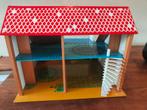 Vintage OKWA poppenhuis jaren '70 met meubeltjes, Verzamelen, Poppenhuizen en Toebehoren, Ophalen of Verzenden, Gebruikt, Poppenhuis