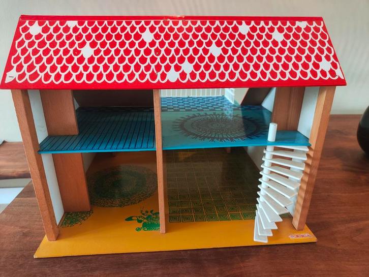 Vintage OKWA poppenhuis jaren '70 met meubeltjes, Verzamelen, Poppenhuizen en Toebehoren, Gebruikt, Poppenhuis, Ophalen of Verzenden