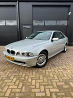 BMW 5-Serie 525i 6 Cilinder AUT 2001 Zilvergrijs Met Werk, Auto's, BMW, Automaat, Parkeersensor, Zwart, 1505 kg