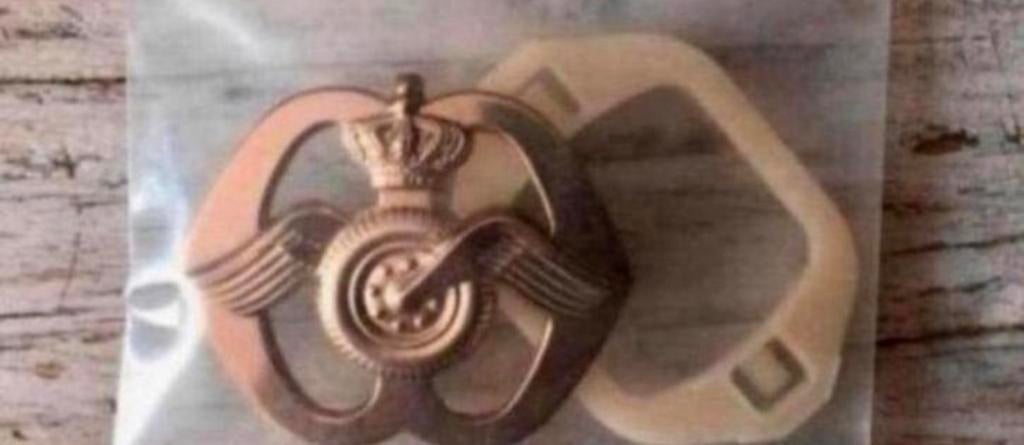 Landmacht Baretembleem AAT, Verzamelen, Verzenden, Landmacht, Nederland, Embleem of Badge