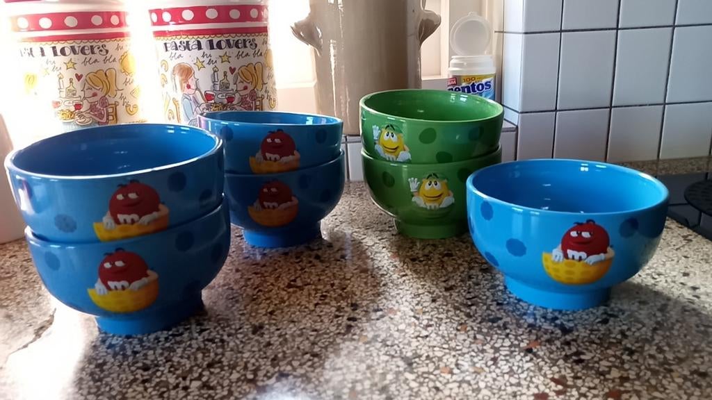 M&M servies/kommen 7x per kom 3,00 alle 7 samen 17,50, Ophalen of Verzenden, Zo goed als nieuw, Overige stijlen, Kom(men)