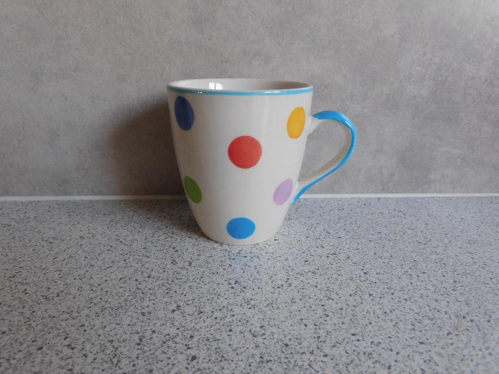 Senseo mok Stippen Pastel Vic's Handpainted, Huis en Inrichting, Keuken | Servies, Ophalen of Verzenden, Zo goed als nieuw, Overige stijlen