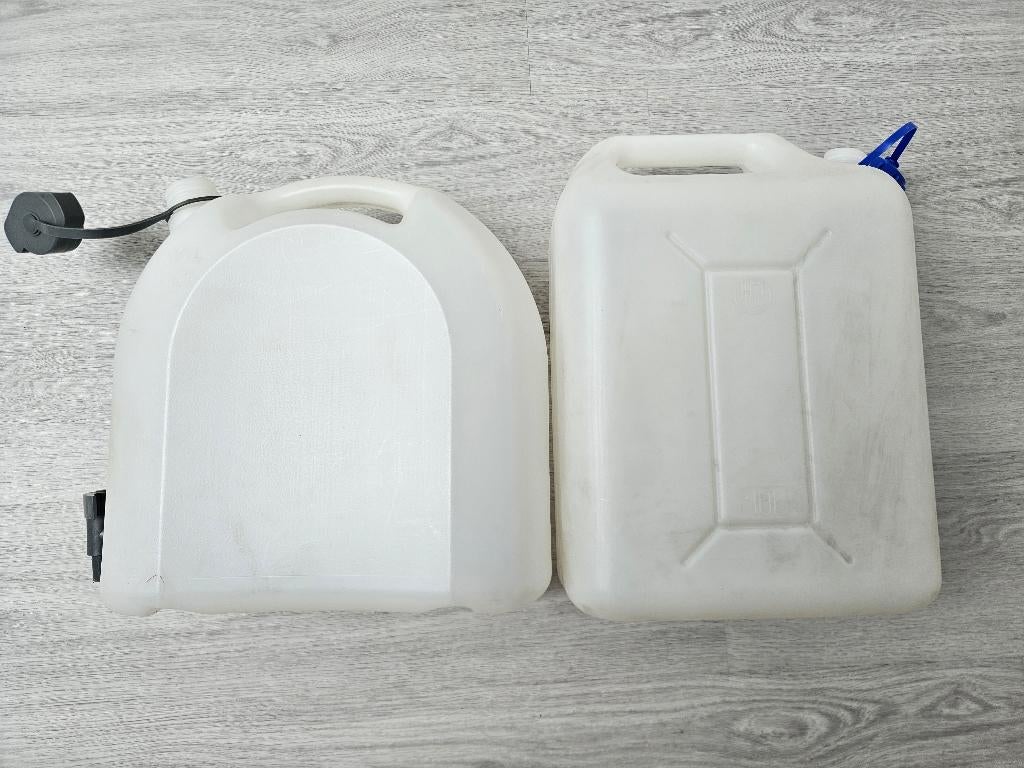 2x Waterkan kunststof, Ophalen of Verzenden, Zo goed als nieuw