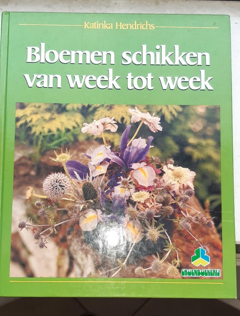 Bloemen schikken van week tot week  Katinka Hendrichs, Ophalen of Verzenden, Zo goed als nieuw