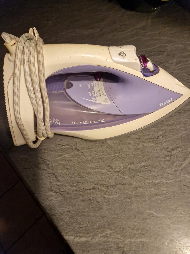 Tefal
Aquaspeed 210, Witgoed en Apparatuur, Strijkijzers en Strijkplanken, Ophalen of Verzenden, Gebruikt, Strijkijzer met snoer