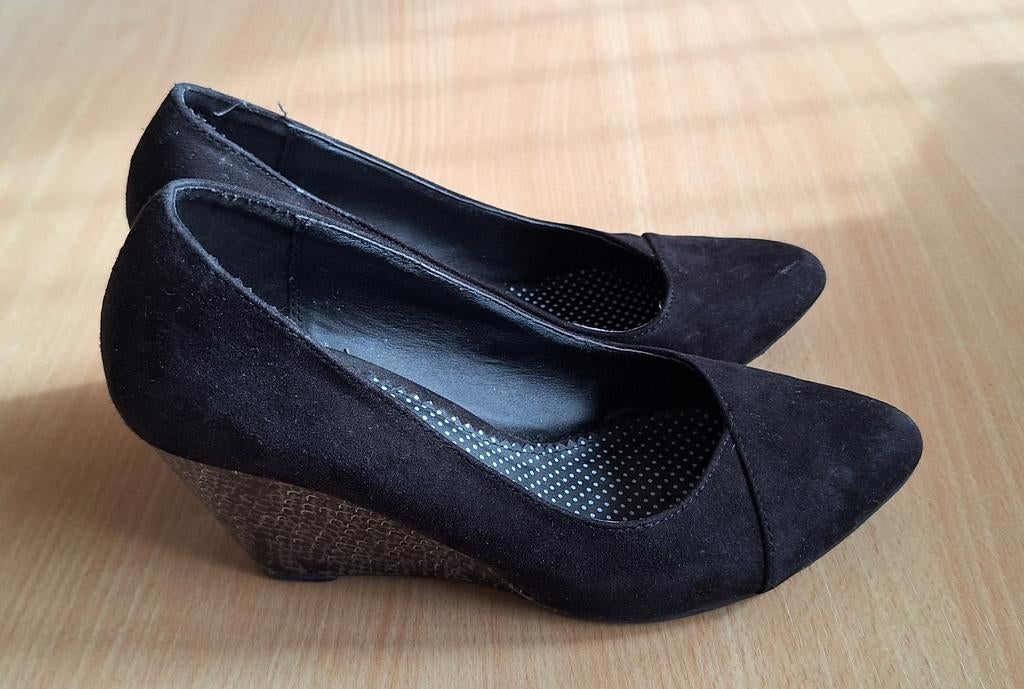 Zwarte pumps met sleehak maat 37, Ophalen of Verzenden, Zo goed als nieuw, Zwart