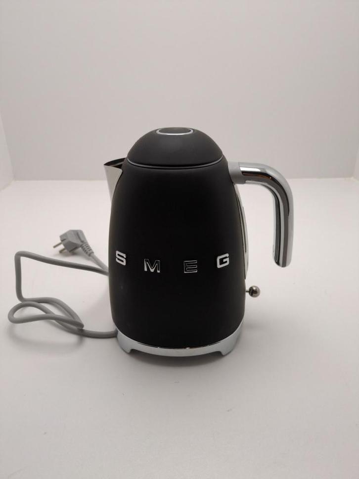 SMEG Waterkoker KLF03BLMEU mat zwart, lichte gebruikssporen, Witgoed en Apparatuur, Waterkokers, Nieuw, 1 tot 2 liter, Draadloos