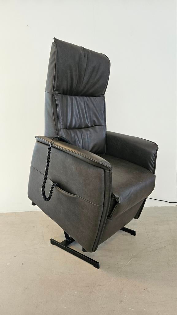 De toekomst sta op stoel/ fauteuil bij Zitgemak in joure, Ophalen of Verzenden, Zo goed als nieuw, 50 tot 75 cm, Leer
