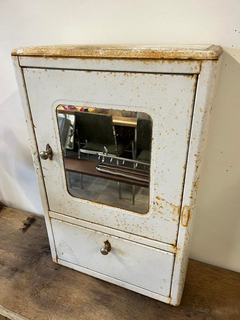 Medicijnkastje, Ophalen