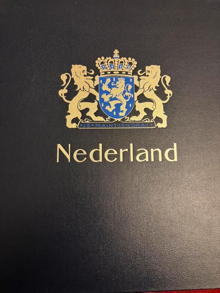 2 postzegelalbums Nederland Davo album vanaf 1869, Postzegels en Munten, Postzegels | Volle albums en Verzamelingen, Nederland