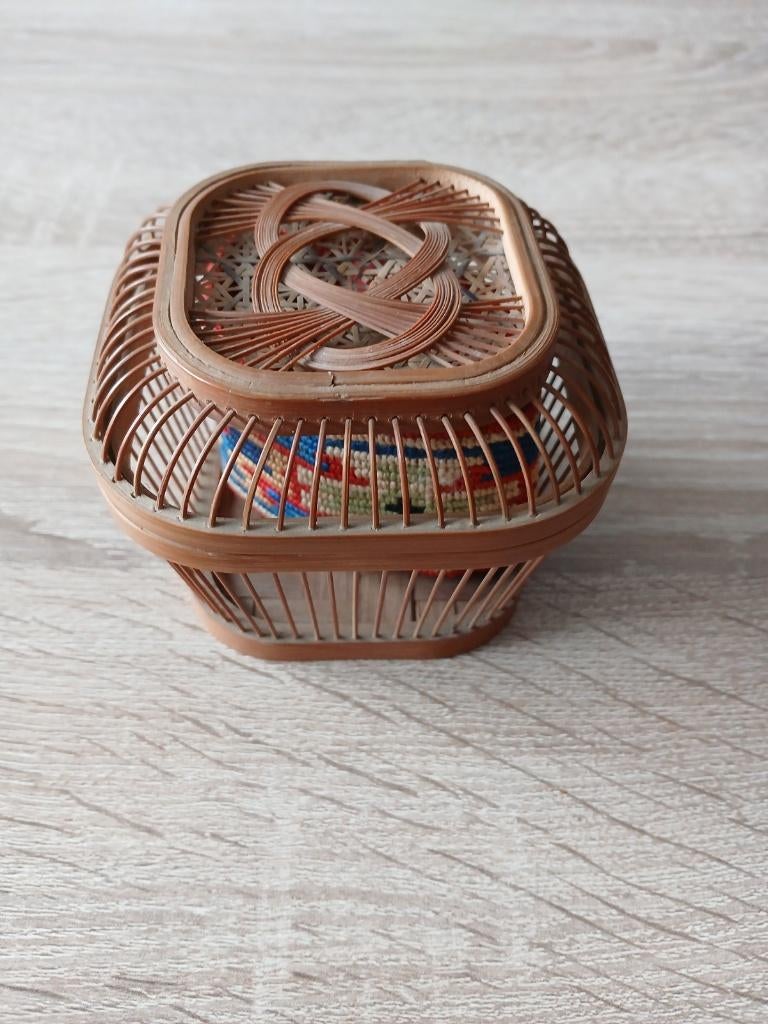 Doosje 9 x 9  cm, hoogte 6,5 cm, Ophalen of Verzenden, Zo goed als nieuw