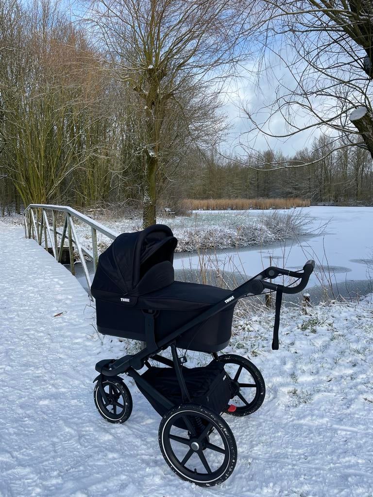 Thule Urban Glide 2 Combiwagen met Bassinet & Accessoires, Kinderen en Baby's, Luchtbanden, Zo goed als nieuw, Combiwagen, Ophalen