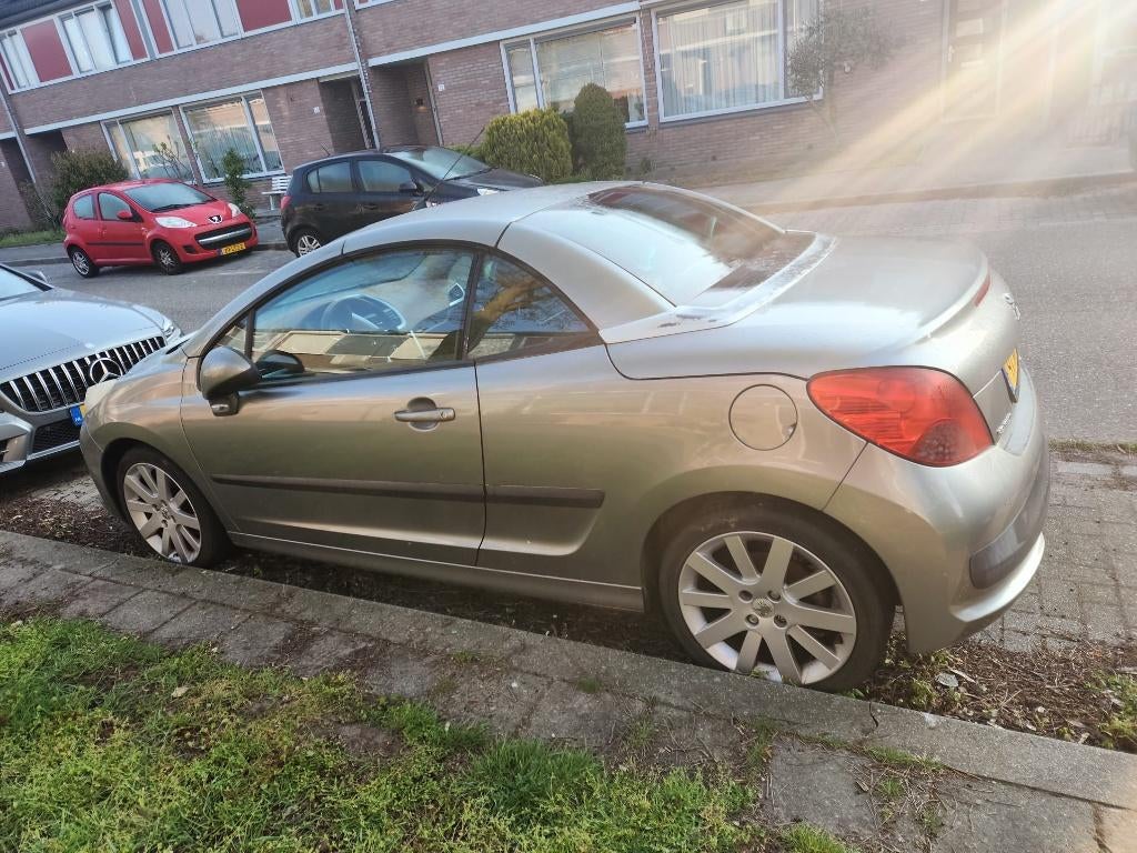 Peugeot 207 cc zeer mooi vele rekeningen ter inzage, Auto's, Voorwielaandrijving, 4 cilinders, Cabriolet, Handgeschakeld