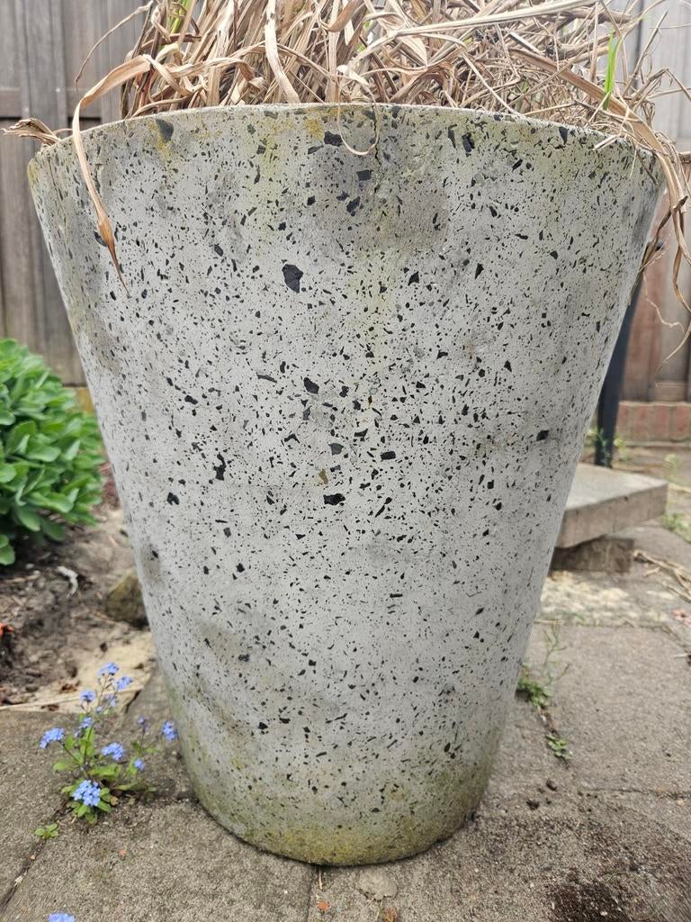 Grote betonnen bloempotten voor buiten, Tuin en Terras, Ophalen, Gebruikt, Rond, Balkon