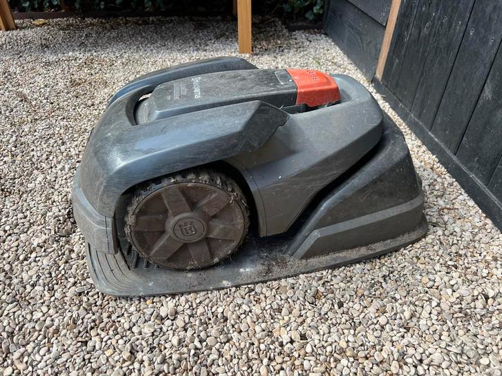 Husqvarna Automower 105, Tuin en Terras, Robotmaaiers, Gebruikt, 20 tot 25 cm, Ophalen of Verzenden