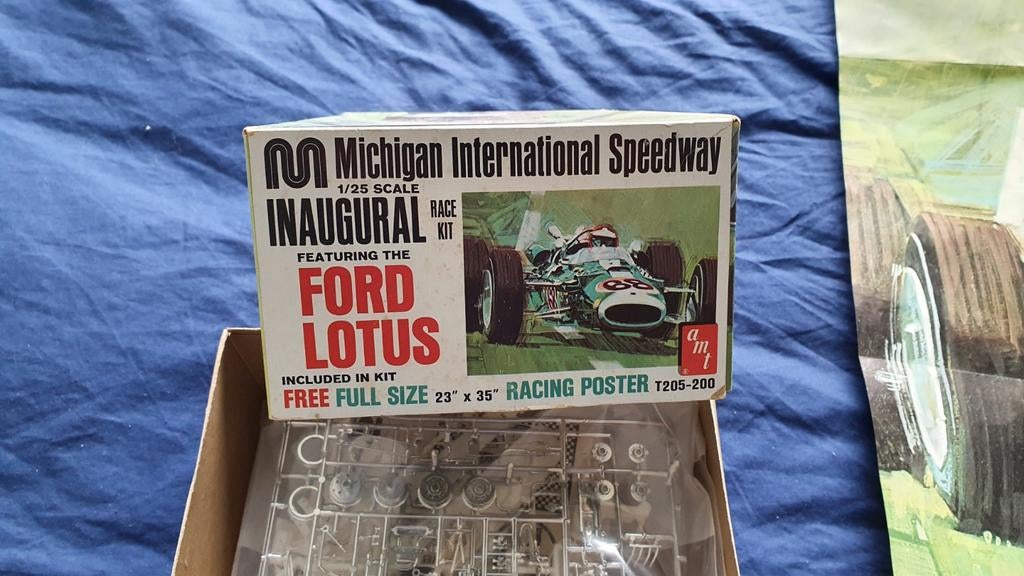 AMT 1/25 Lotus Ford Michigan Int. Speedway incl poster, Hobby en Vrije tijd, Modelbouw | Auto's en Voertuigen, Overige merken