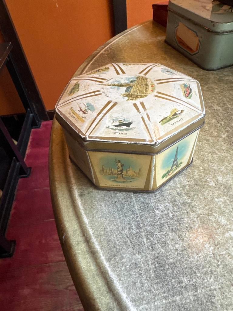 Vintage blikken doos met wereldsteden en transport, Verzamelen, Ophalen of Verzenden, Gebruikt, Overige, Overige merken