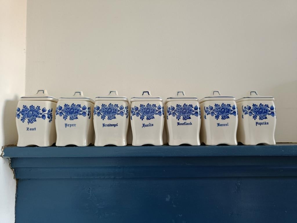 7 Delfts blauwe kruidenpotjes wit met blauw, keramiek, Ophalen of Verzenden