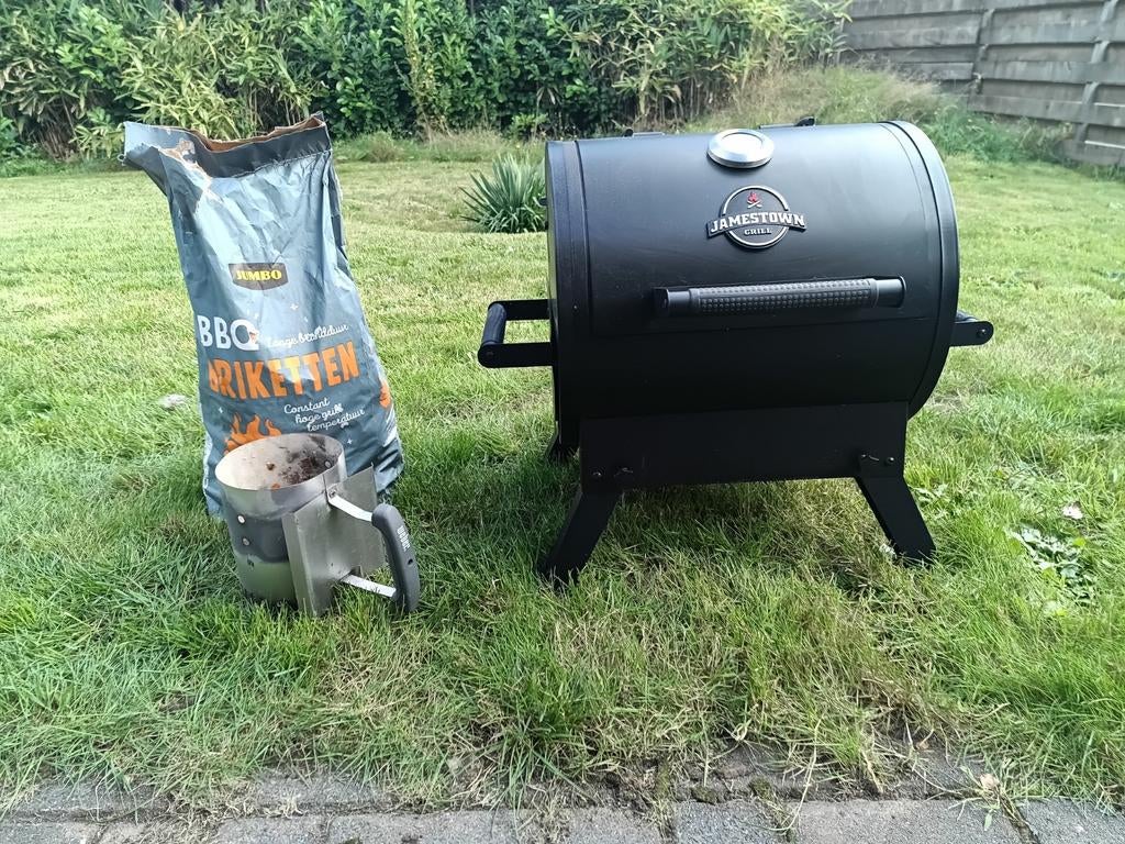 Jamestown kolenBBQ met kolen en starter., Ophalen of Verzenden, Gebruikt