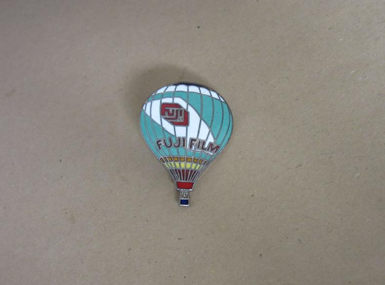 Luchtballon pin Fuij film, Verzenden, Zo goed als nieuw