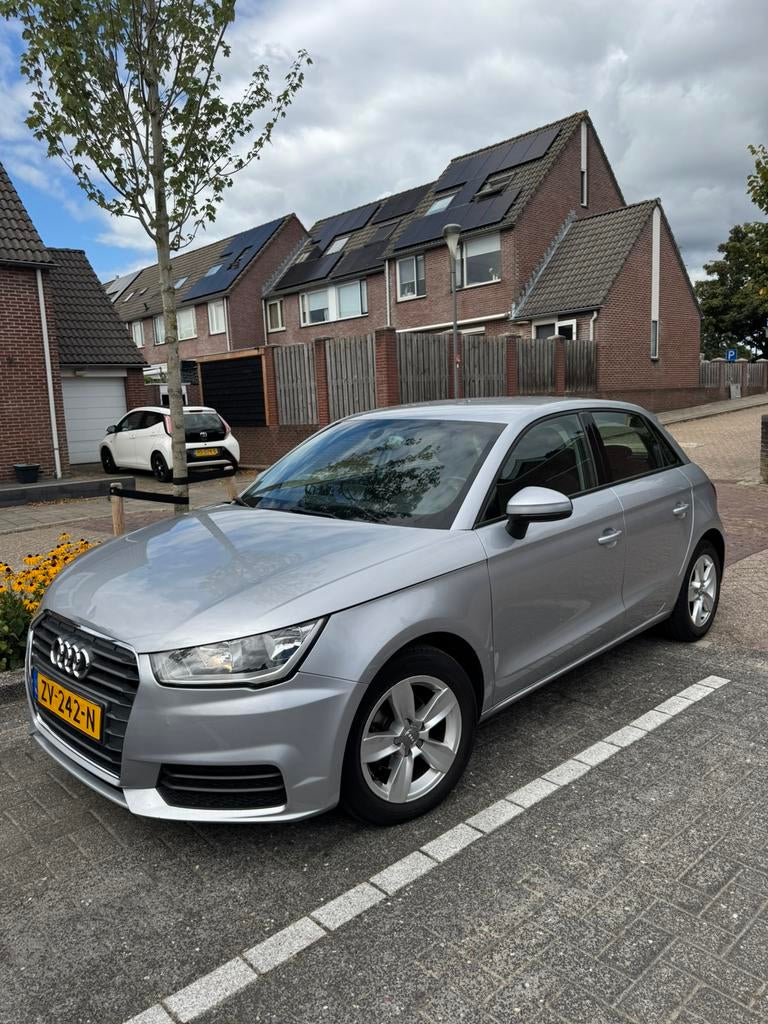 Audi A1 1.4TDI 66KW SB H5 EU6 2016 Grijs, Auto's, Voorwielaandrijving, Stof, A1, Zwart