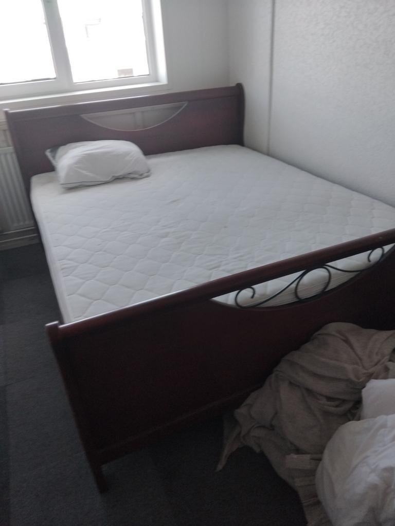 Tweepersoonsbed met matras, Huis en Inrichting, Slaapkamer | Bedden, Ophalen, Tweepersoons, Hout, 160 cm