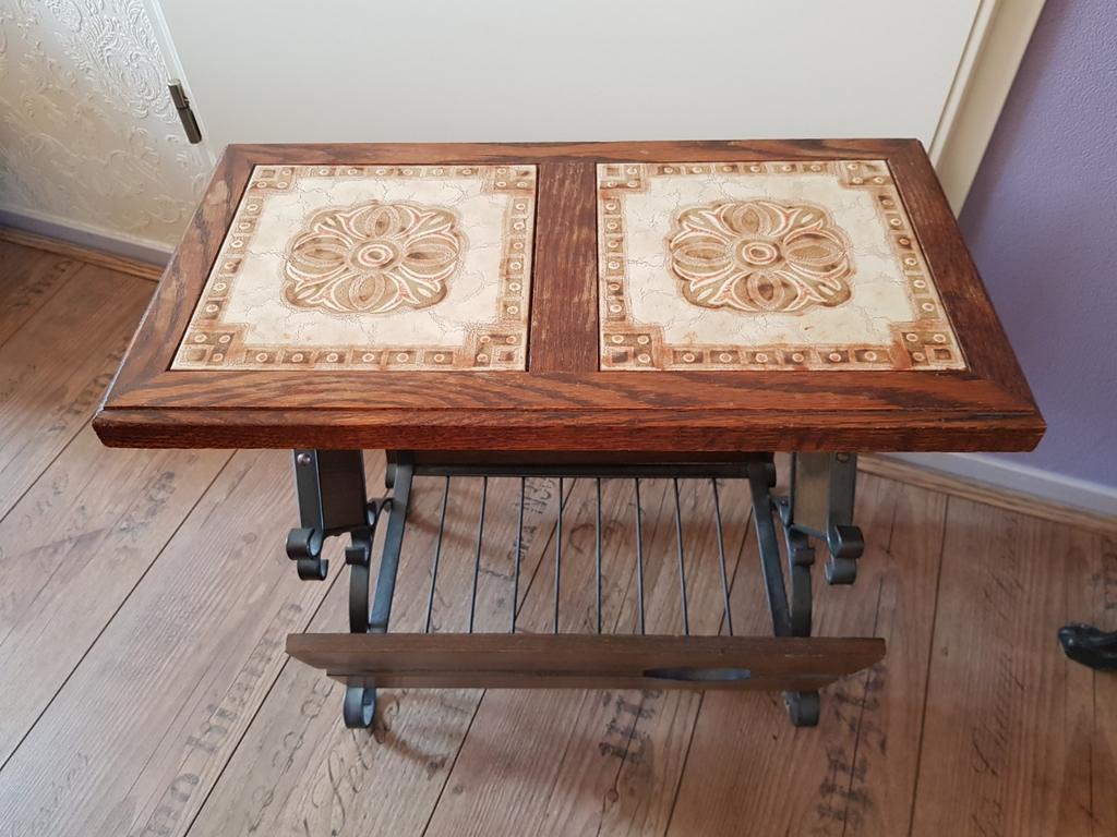 Retro bijzettafel retro krantenbak, Minder dan 55 cm, Rond, Zo goed als nieuw, Retro