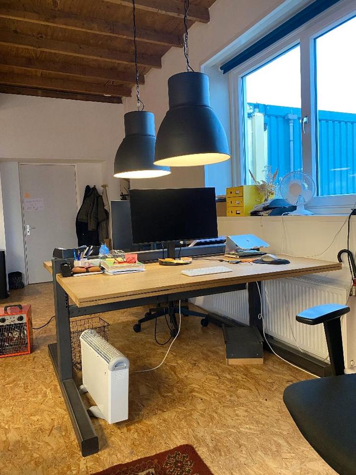 Bureau van oud NRC kantoor, Huis en Inrichting, Bureaus, Zo goed als nieuw, Bureau, Ophalen