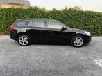 Volvo V60 2.0T Momentum | Leer | Navi | Autom. Airco | Cruis, Auto's, Volvo, Euro 5, 4 cilinders, Parkeersensor, Zwart