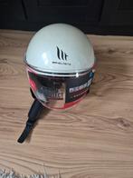 Wit scooter helm, Ophalen