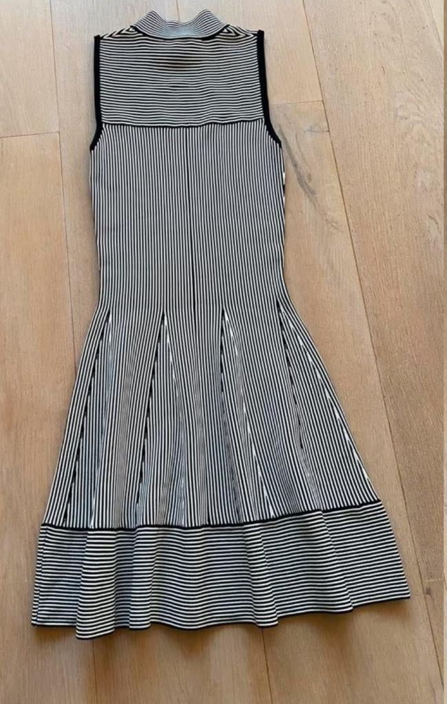 Nieuw: Nikkie Janila Ventura Dress Maat 36, Zwart, Nieuw, Ophalen of Verzenden, Nikkie