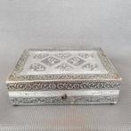 Vintage sieradendoosje met reliëf, zilverkleurig, Antiek en Kunst, Curiosa en Brocante, Ophalen of Verzenden