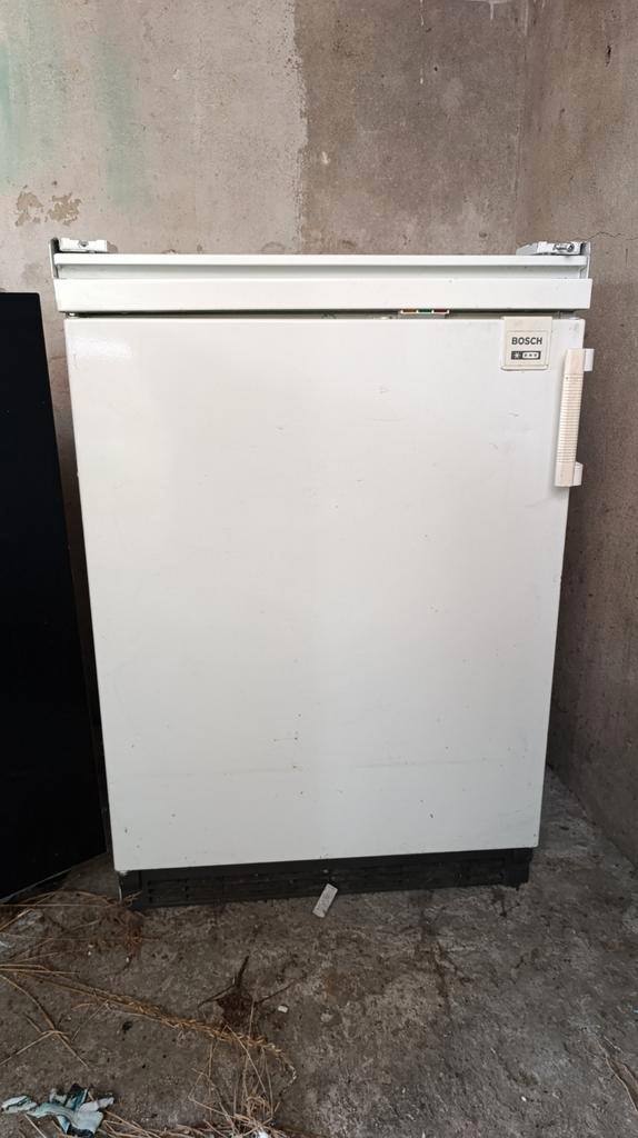 Gratis Bosch vriezer – 3 lades, Witgoed en Apparatuur, Vriezers en Diepvrieskisten, Gebruikt, Ophalen