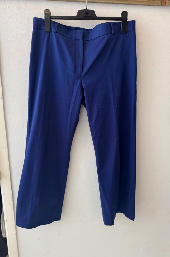 salvatore ferragamo blauwe zomerbroek 48, Kleding | Dames, Broeken en Pantalons, Zo goed als nieuw, Maat 46/48 (XL) of groter