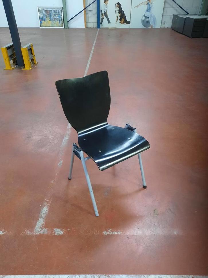 Partij Stapelstoelen (110 stuks) - Houten Zitting, Huis en Inrichting, Stoelen, Gebruikt, Vijf, Zes of meer stoelen, Hout, Metaal