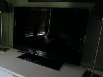 Grote zwart Samsung televisie. beschikbaar voor biedingen