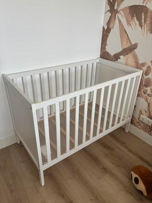 IKEA Sundvik babybed wit 60x120 cm, Kinderen en Baby's, Babywiegjes en Ledikanten, Zo goed als nieuw, Ledikant, Ophalen