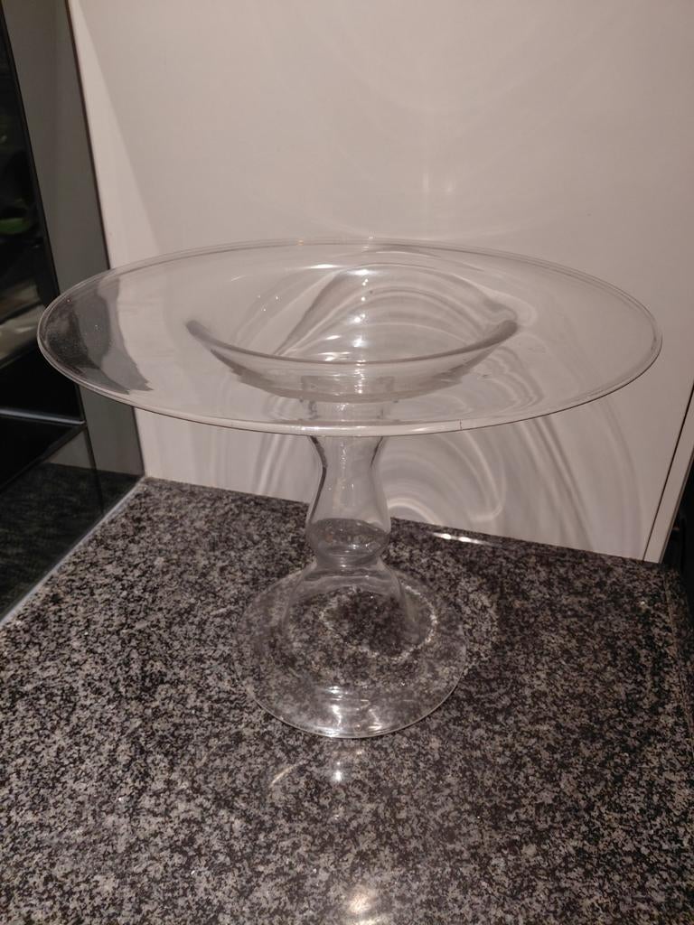 Glazen schaal op voet, Huis en Inrichting, Woonaccessoires | Schalen en Manden, Schaal, Rond, Ophalen of Verzenden, Glas