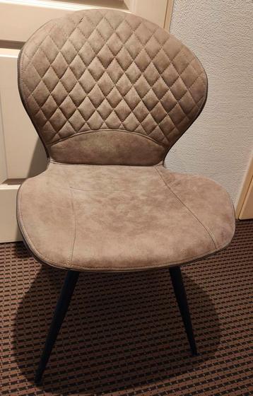 Taupe eetkamerstoel beschikbaar voor biedingen